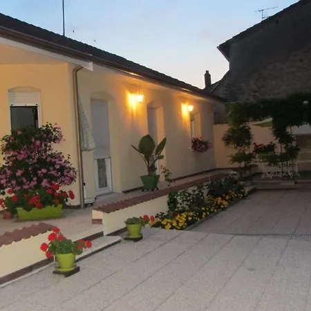 Du Gue Apartment